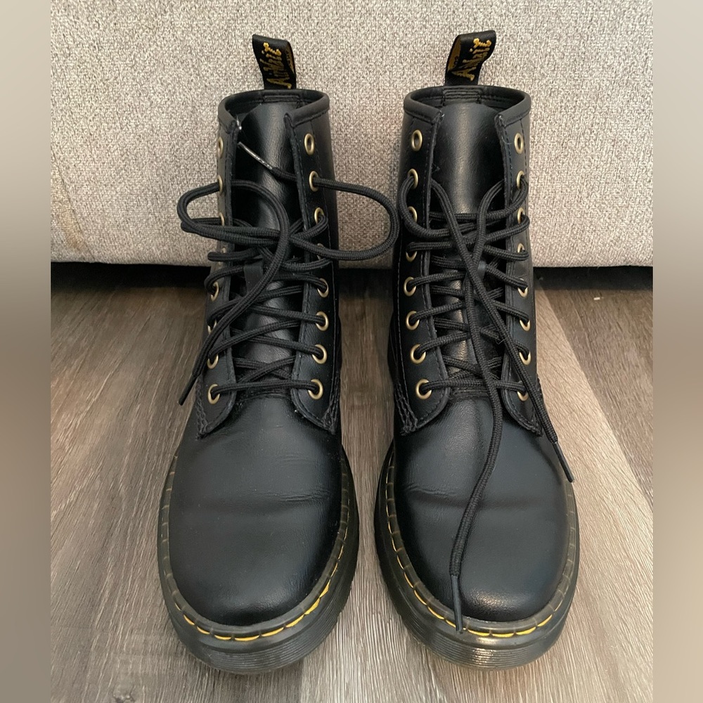 Dr. Martins boots - like new. Size 7 woman/ 6 men